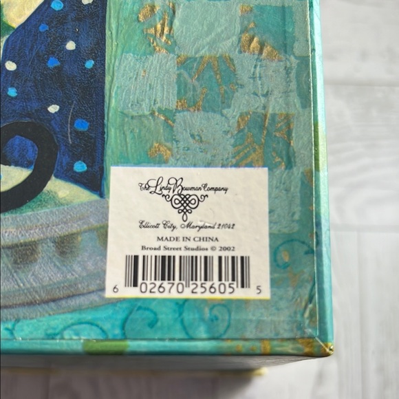 Vintage Blue and Green Folk Decorative Box with Snow Globe Santa - Picture 2 of 8